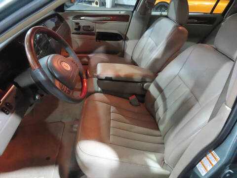 2003 Lincoln Town Car Signature