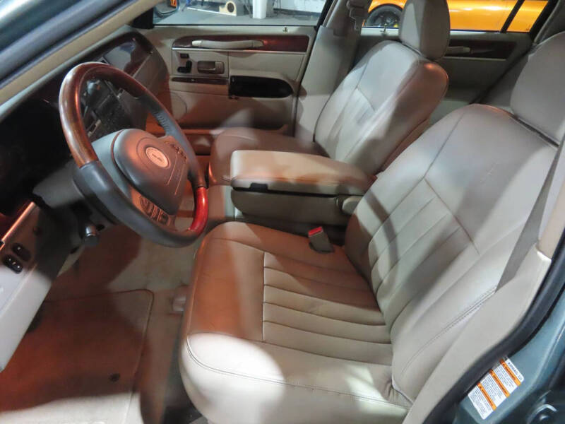 2003 Lincoln Town Car Signature
