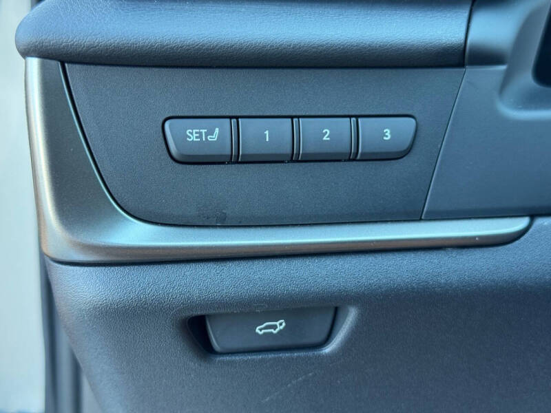 2023 Lexus RZ 450e Luxury