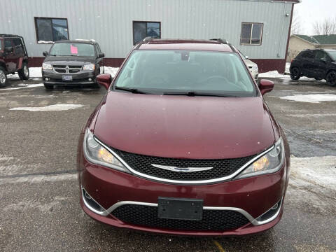 2017 Chrysler Pacifica Touring-L Plus