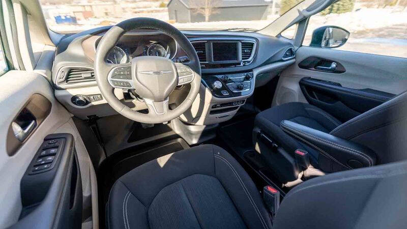 2023 Chrysler Voyager LX