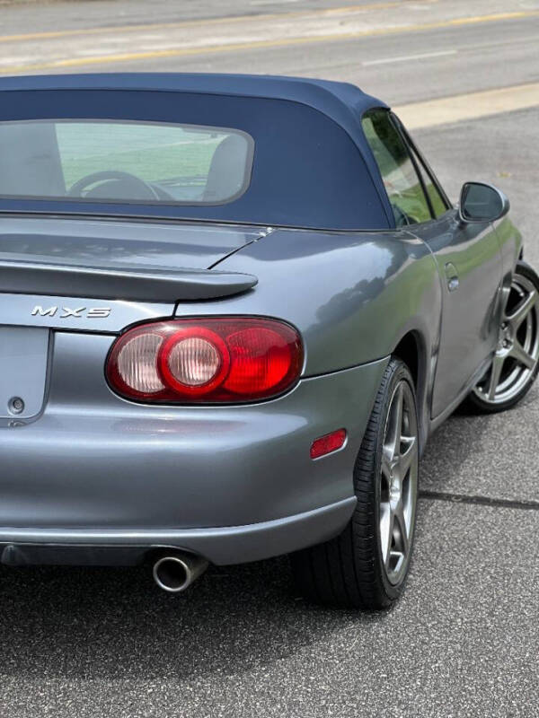 2004 Mazda Miata null photo 9