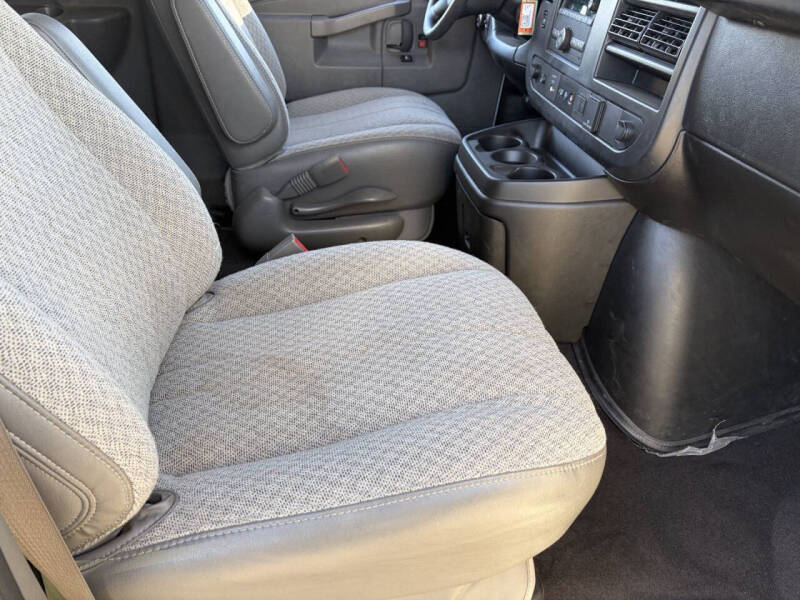 2025 Chevrolet Express LT 3500
