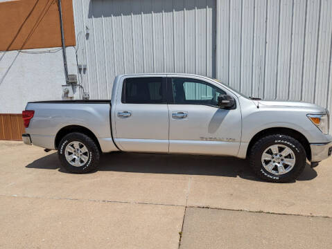 2018 Nissan Titan for sale at Parkway Motors in Osage Beach MO