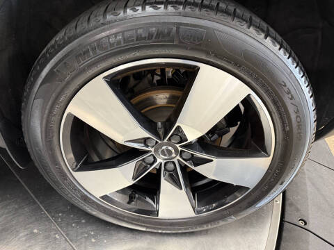 2019 Volvo XC40 T5 Momentum