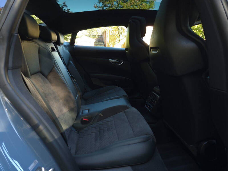 2023 Audi e-tron GT quattro Premium Plus