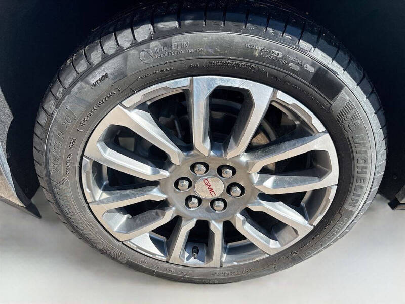 2023 GMC Acadia Denali