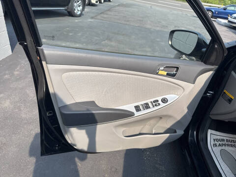 2012 Hyundai Accent SE