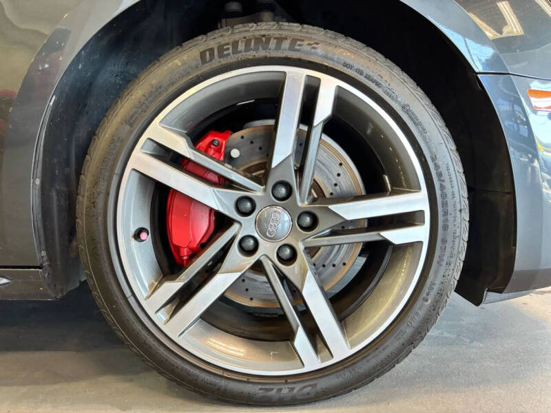 2017 Audi A4 2.0T quattro Prestige