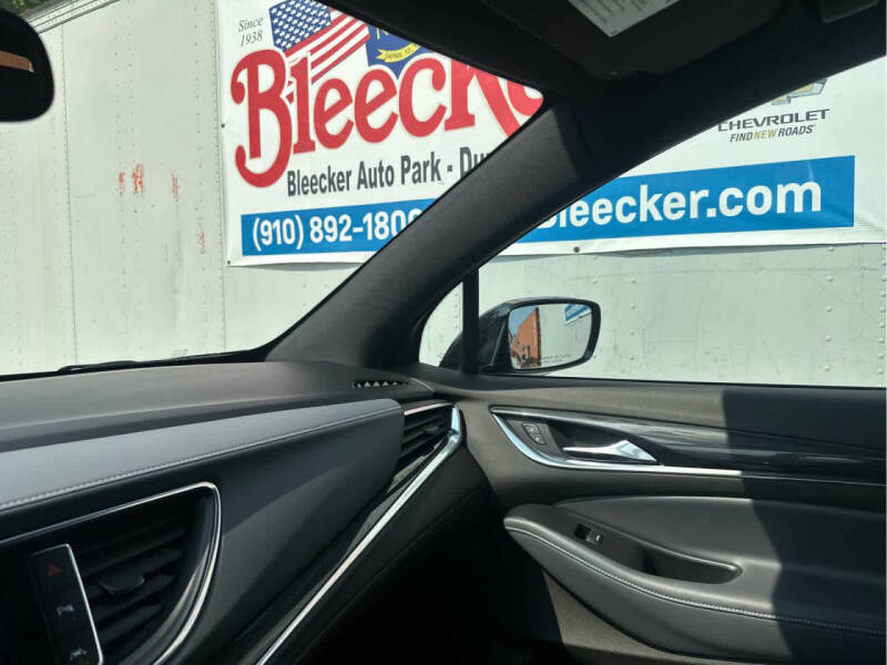 2022 Buick Enclave Essence