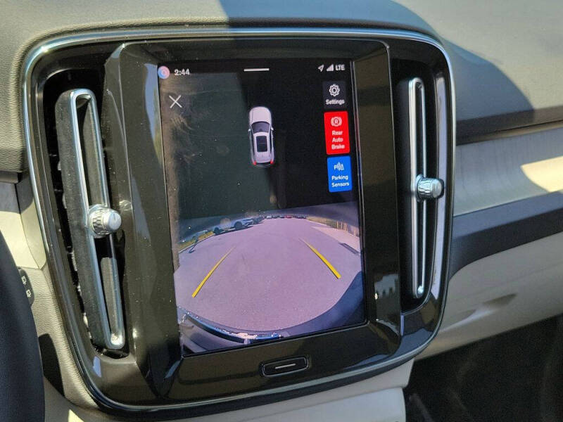 2023 Volvo XC40 B5 Plus Bright Theme