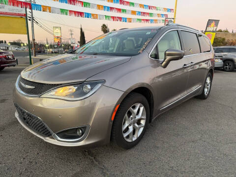 2017 Chrysler Pacifica Touring-L Plus