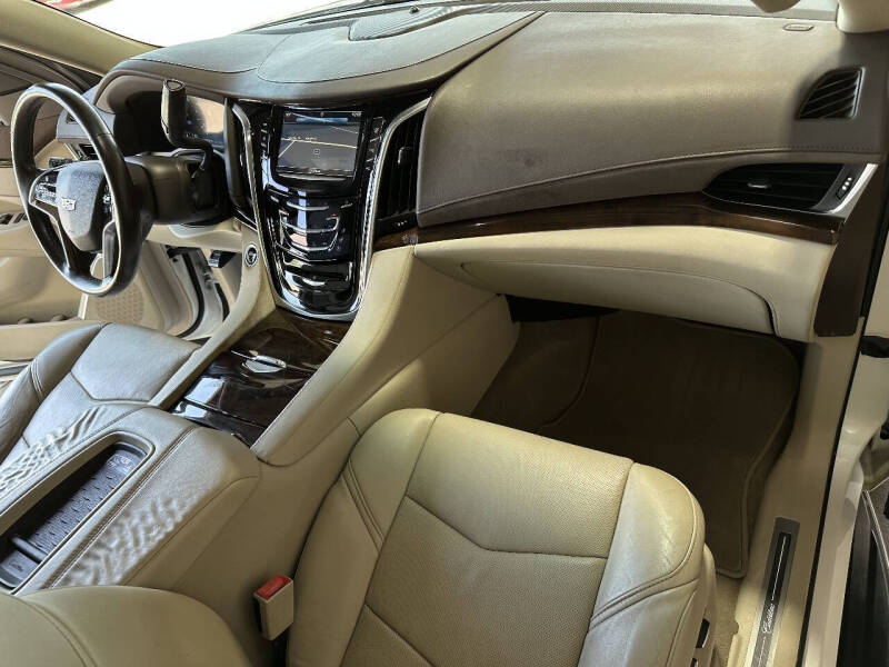 2017 Cadillac Escalade Standard