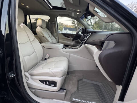 2017 Cadillac Escalade Luxury