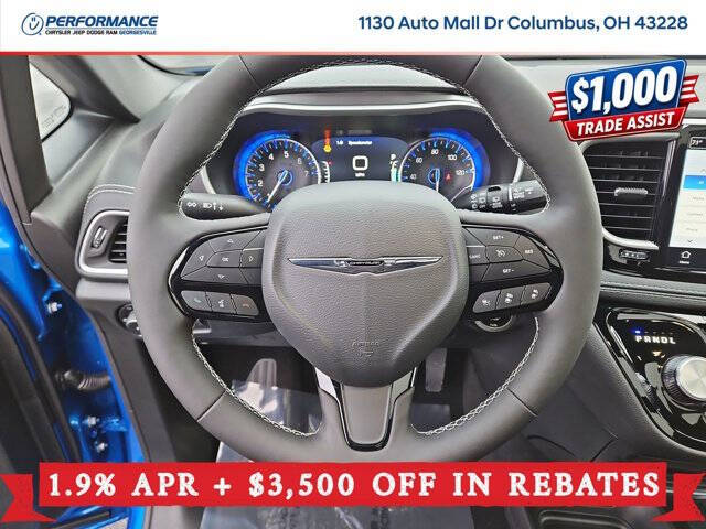 2026 Chrysler Pacifica Select