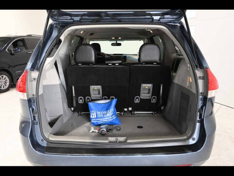 2013 Toyota Sienna LE Mobility 7-Passenger