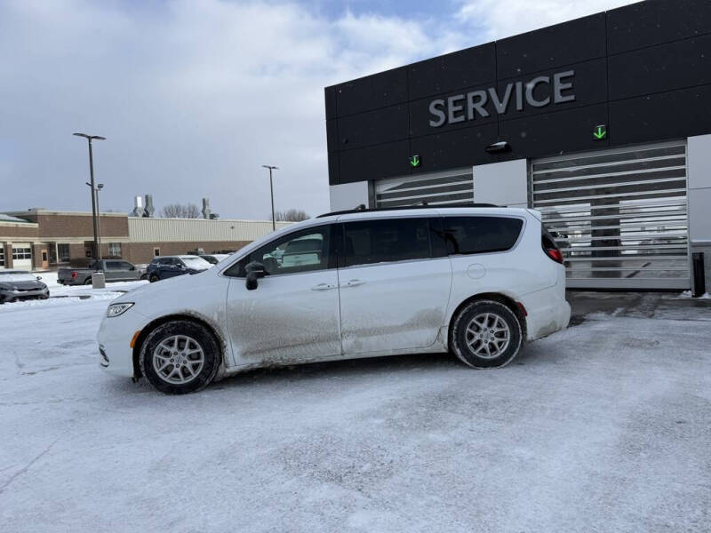 2025 Chrysler Pacifica Select