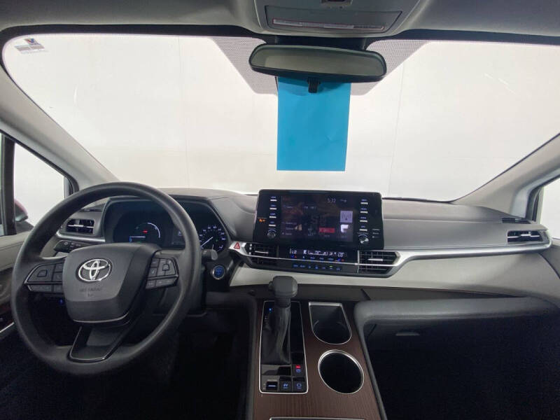 2023 Toyota Sienna LE 8-Passenger