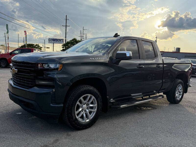Used 2019 Chevrolet Silverado 1500 LT with VIN 1GCRYDEDXKZ359924 for sale in Garland, TX