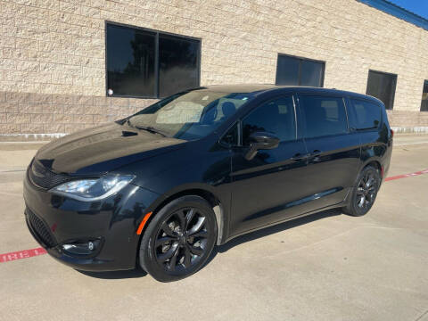 2019 Chrysler Pacifica for sale at Dream Lane Motors in Euless TX