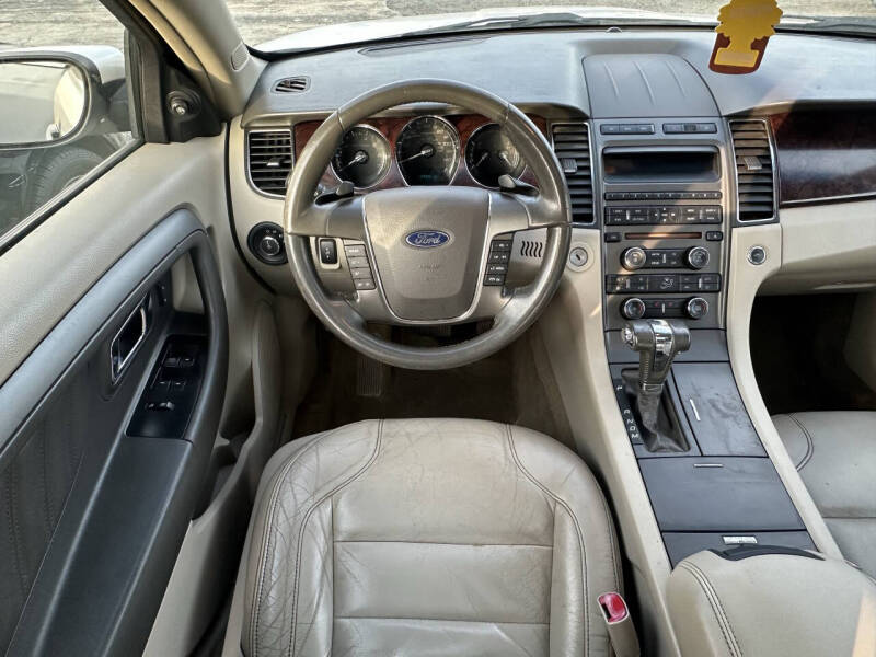 2011 Ford Taurus SEL