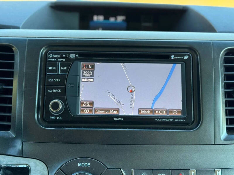 2014 Toyota Sienna LE 7-Passenger