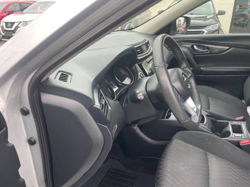 2017 Nissan Rogue SV