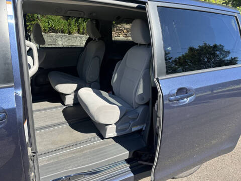 2018 Toyota Sienna LE 7-Passenger