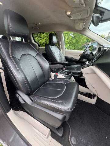 2017 Chrysler Pacifica Touring-L