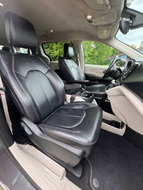 2017 Chrysler Pacifica Touring-L