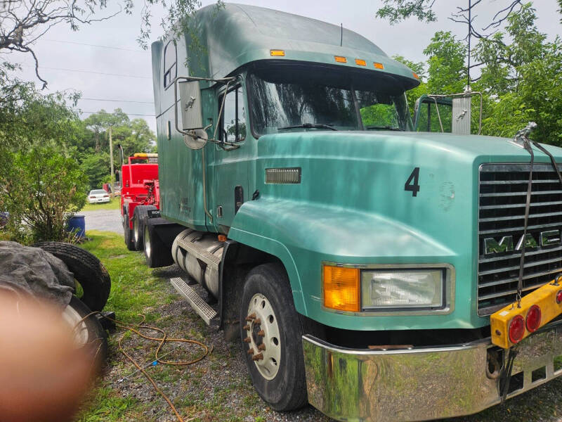 1999 Mack CH613