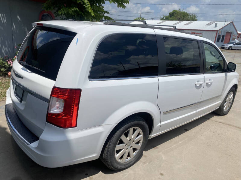 2016 Chrysler Town and Country Touring
