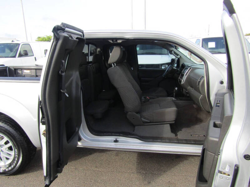 2015 Nissan Frontier SV photo 10