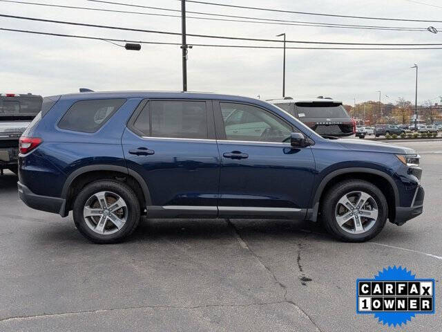 2023 Honda Pilot EX-L w/Rear Captain's Chairs