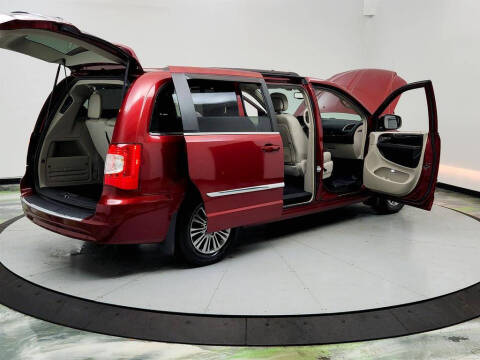 2013 Chrysler Town and Country Touring-L