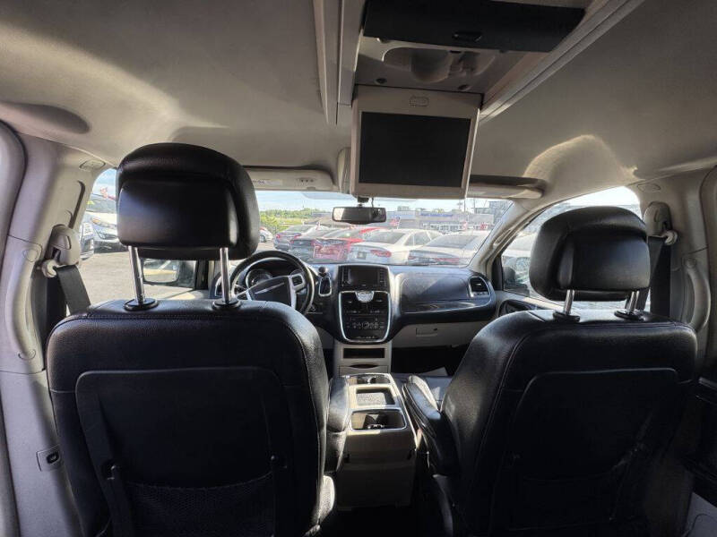 2015 Chrysler Town and Country Touring-L