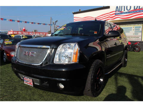 2010 GMC Yukon XL for sale at MERCED AUTO WORLD in Merced CA