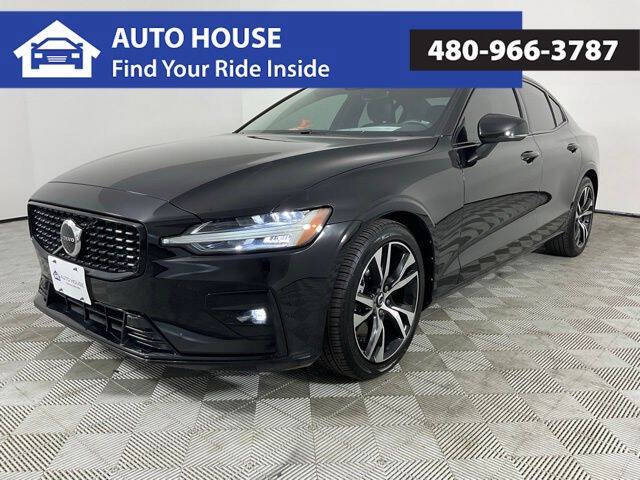2024 Volvo S60 B5 Core Dark Theme's photo