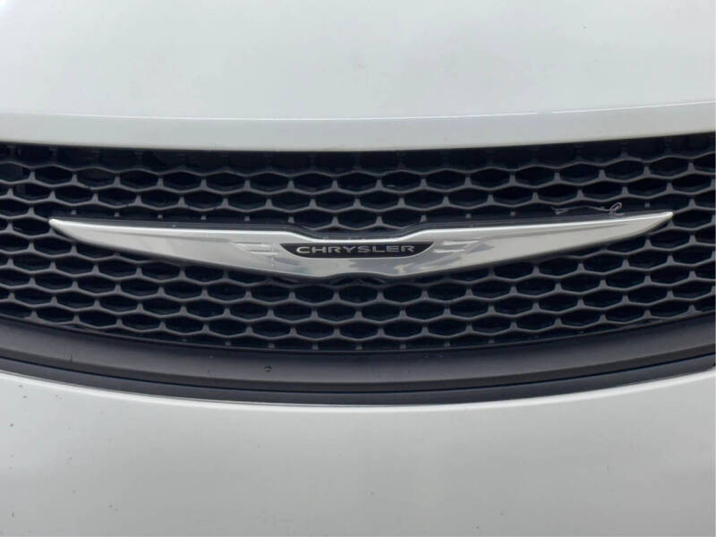 2023 Chrysler Voyager LX