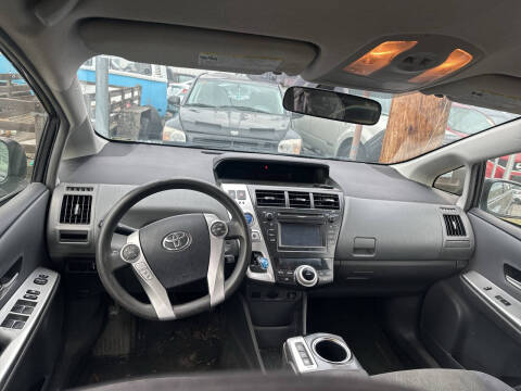 2013 Toyota Prius v Five