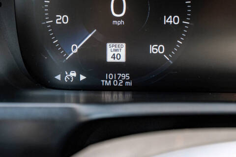 2016 Volvo XC90 T8 eAWD R-Design