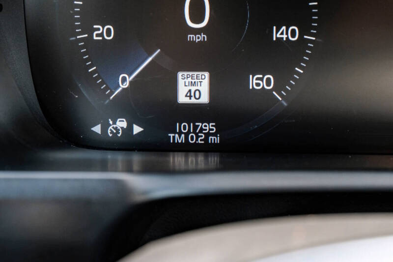 2016 Volvo XC90 T8 eAWD R-Design