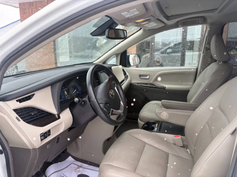 2019 Toyota Sienna XLE Premium 8-Passenger