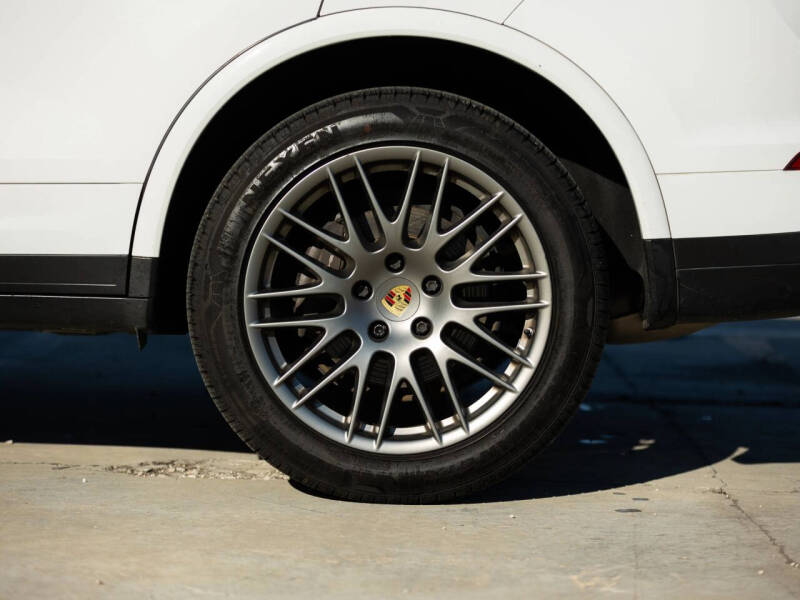 2017 Porsche Cayenne Platinum Edition