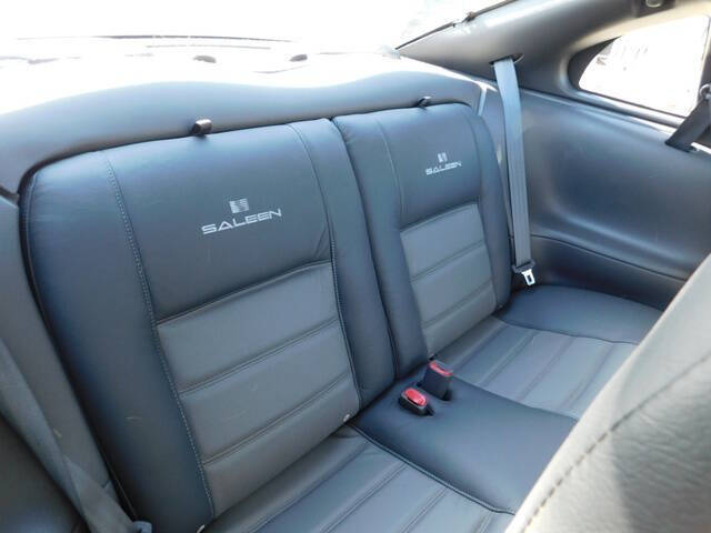 2004 Ford Mustang GT Deluxe