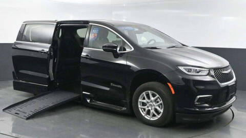 2024 Chrysler Pacifica Touring