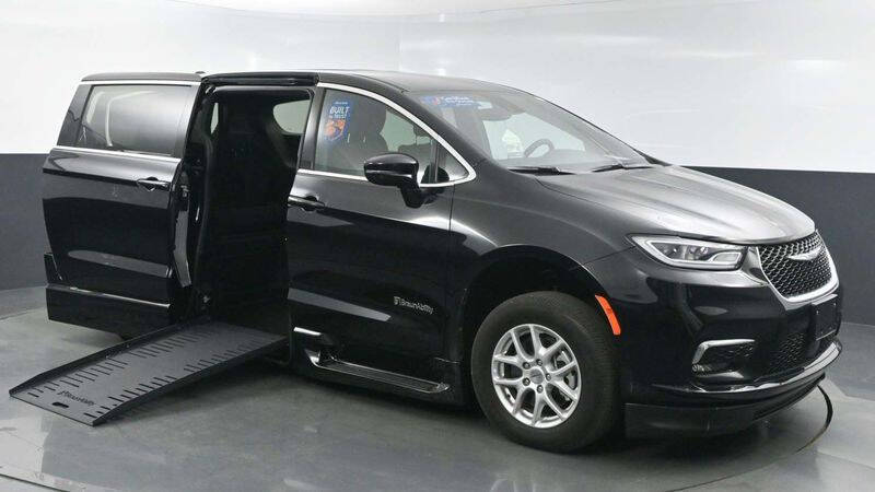 2024 Chrysler Pacifica Touring