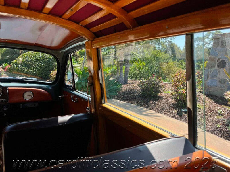 1955 MORRIS-MINOR WOODY TRAVELLER WAGON