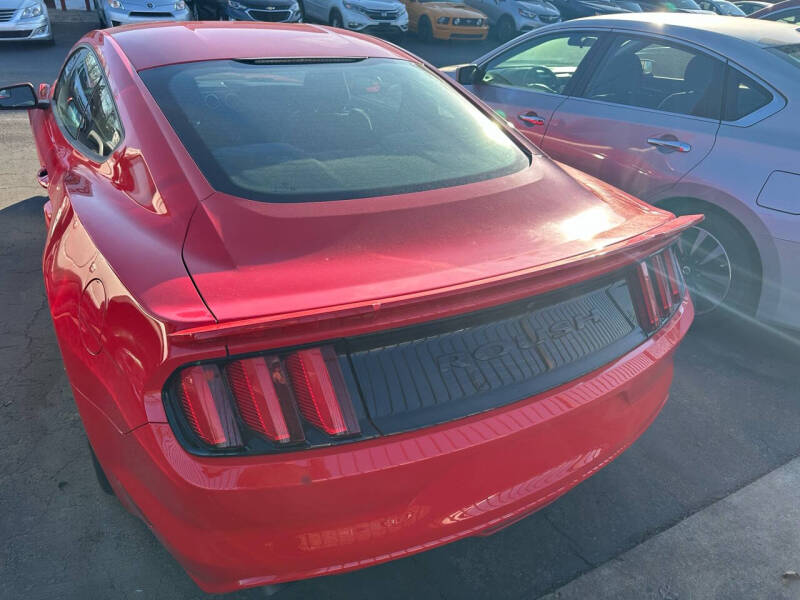 2015 Ford Mustang V6 photo 2