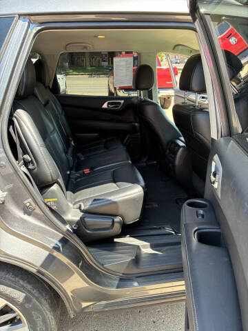 2017 Nissan Pathfinder SL